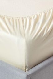 Homescapes Sateen Cotton Fitted Cot Sheets 400 Thread Count, 2 Pack in Cream - thumbnail 4
