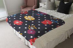 Benjamin Tate Design Flowers & Spots Blanket in Natural - Size: 120 cm x 150 cm - thumbnail 3