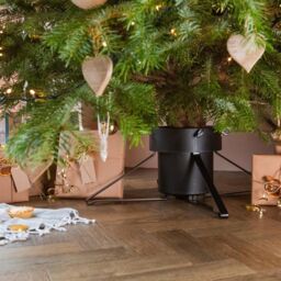 Harbour Housewares Classic Real Christmas Tree Stand - 5.5in - Black - thumbnail 5