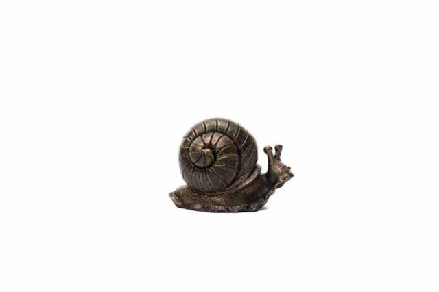 Jardinopia Snail Plant Pot Feet - Set of 3 in Bronze - image 1