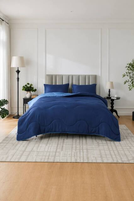 Dyzi 10.5 Tog Supersoft Microfibre Duvet - Coverless or Covered Set in Navy - Size: Single - image 1