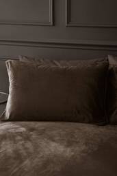 Catherine Lansfield 'Kingsley' Soft Matt Velvet Duvet Cover Set in Chocolate - Size: King - thumbnail 2