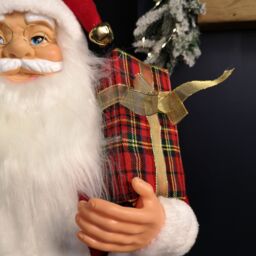 Samuel Alexander 1.1m Traditional Standing Santa Claus Christmas Decoration with Gift Sack in Red - thumbnail 6