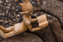 Marco Paul Elf Reading Resin Garden Ornament in Bronze - thumbnail 5