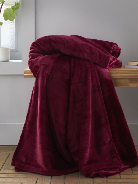 Catherine Lansfield 'Extra Large Raschel Velvet Touch' Blanket Throw in Red - Size: 200 cm x 240 cm - image 1