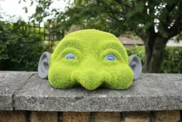 Marco Paul Resin Hedge Peaker Garden Ornament in Green - thumbnail 6