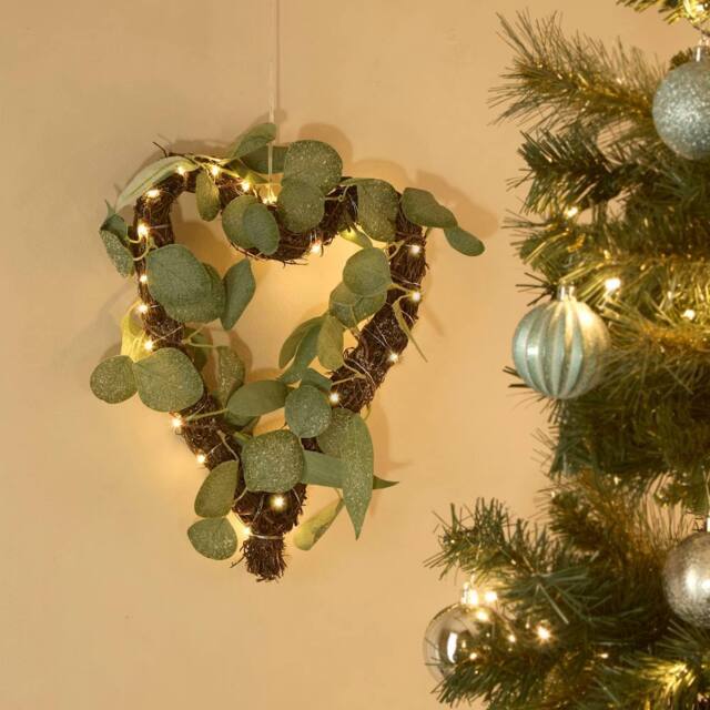Lighting Collection Christmas Rattan Heart Wreath in Green - image 1