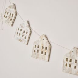 Melody Maison Distressed Wooden House Shaped Garland - 182cm (1.82m / 71.6') in Off-White - thumbnail 6