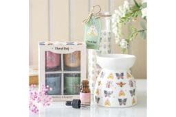 KDMD Floral Bug Garden Rose Tube Candle in White - thumbnail 5