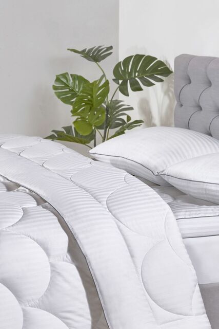 BHS 5 Star Hotel Collection 10.5 Tog Australian Wool Duvet in White - Size: Super King - image 1