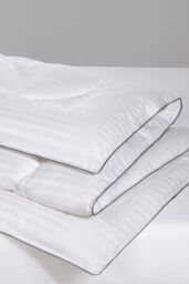 BHS 5 Star Hotel Collection 10.5 Tog Australian Wool Duvet in White - Size: Super King - thumbnail 4