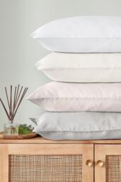 Murmur ' ' Silk Pillowcase in Ivory - Size: Standard Pillow Case - thumbnail 2