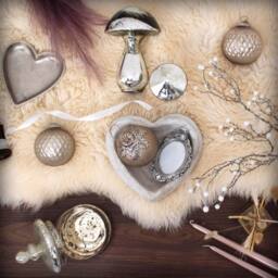 Sostter Handcrafted Stone Heart Dish for Jewellery & Keepsakes in Cream - thumbnail 3