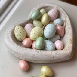 Sostter Handcrafted Stone Heart Dish for Jewellery & Keepsakes in Cream - thumbnail 4