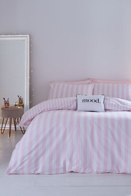 Sassy B 'Stripe Tease' Reversible Duvet Cover Set in White - Size: Double - image 1
