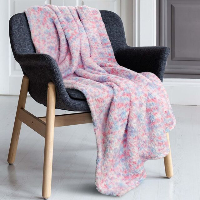 New Edge Blinds Rainbow Throw Teddy Blanket in Pink - Size: 228 cm x 254 cm