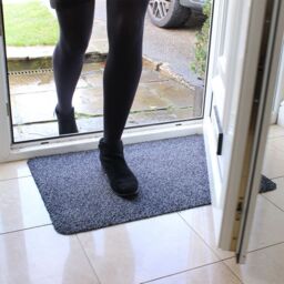 JVL Tanami Machine Washable Barrier Doormat 50x75cm Charcoal - Size: 50 cm x 75 cm - thumbnail 2