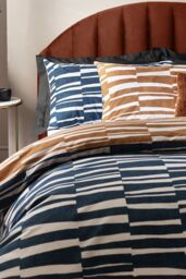 HOEM Piper Abstract Cotton Rich Reversible Duvet Cover Set in Navy - Size: King - thumbnail 3