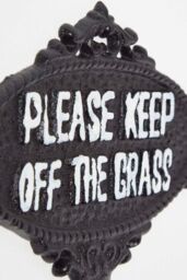 Homescapes Please Keep Off-The Grass Garden Sign with Metal Spike in Black - thumbnail 2
