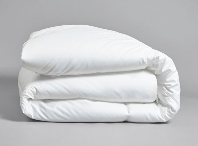 Early's of Witney 'Save the World' 10.5 Tog Duvet in White - Size: Super King - image 1