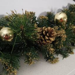 Samuel Alexander 180cm (6ft) Premier Gold Dressed Christmas Garland with Berries Pine Cones & Gold Baubles in Green - thumbnail 2