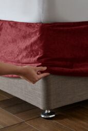 Catherine Lansfield 'Kingsley Matt Velvet' Elasticated Divan Base Wrap in Raspberry - Size: Double - thumbnail 2