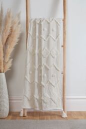Rapport Home Juniper Cotton Tufted Patterned Throw in Cream - Size: 50 cm x 50 cm