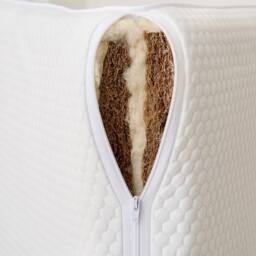 The Tiny Bed Company Coir & 100% Wool Folding Mattress Nuna Sena Aire 94x66cm in White - Size: Travel Cot - thumbnail 2