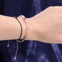 Serenityy Zodiac Crystal Candle with Gemstone Bracelet - Gemini in Blue - thumbnail 3