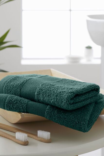 Catherine Lansfield 'Anti Bacterial' Cotton Towels in Dark Green - Size: Bath Sheet - image 1