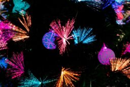 Shatchi 2Ft/60cm Pastel Stars & Baubles Fibre Optic Christmas Tree LED Pre-Lit in Green - Size: 2ft - thumbnail 4