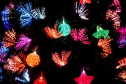 Shatchi 2Ft/60cm Pastel Stars & Baubles Fibre Optic Christmas Tree LED Pre-Lit in Green - Size: 2ft - thumbnail 5
