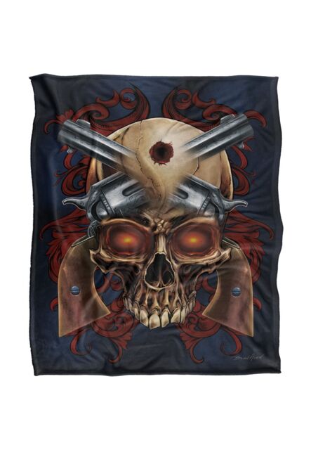 JQ Licensing Ba-Jp Skull & Pistols Silky Touch Super Soft Throw Blanket 152 X 127 cm in White - image 1