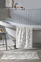 Dreams & Drapes 'Sandringham' 100% Cotton Jacquard Towel in Light Grey