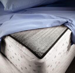 mysmartbuy Heat-Reflective Bed Underlay - Energy Efficient Insulating Foam Mattress Topper Lined with Aluminium in Silver - Size: Single - thumbnail 1