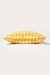 Homescapes Cotton Gingham Check Cushion Cover in Yellow - Size: 60 cm x 60 cm - thumbnail 3