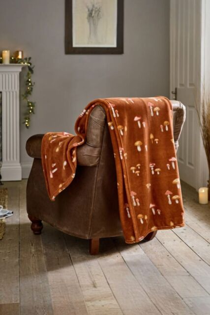 Deyongs Toadstool Scatter Throw Rust - Mushroom Print Autumn Fleece Blanket 140x180cm - 1846 in Terracotta - Size: 140 cm x 180 cm - image 1