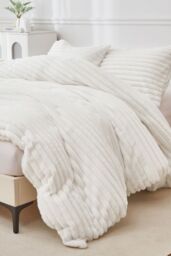 Ezysleep Super Soft Luxury Faux Fur Stripe Duvet in Cream - Size: Double - thumbnail 2