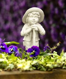 Marco Paul Gardening Kids garden resin ornament in Off-White - thumbnail 5