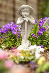 Marco Paul Gardening Kids garden resin ornament in Off-White - thumbnail 4