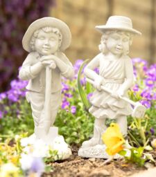 Marco Paul Gardening Kids garden resin ornament in Off-White - thumbnail 1