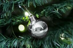 Shatchi 6Ft Prelit Pop up Christmas Tree with Silver Baubles & Battery Operated LED Warm White Lights in Green - thumbnail 6