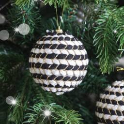 Melody Maison Set Of 3 Round Black & White Stripe Rope Christmas Tree Baubles - 8cm - thumbnail 6