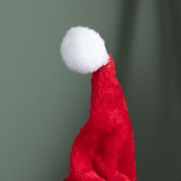 Samuel Alexander 35cm Battery Powered Singing & Animated Moving Christmas Santa Hat in Red - thumbnail 5
