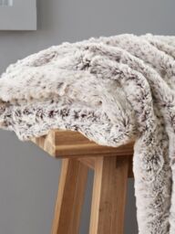 Catherine Lansfield 'Wolf Faux Fur' Cosy Family Sized Extra Large Throw in Natural - Size: 150 cm x 200 cm - thumbnail 2