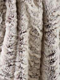 Catherine Lansfield 'Wolf Faux Fur' Cosy Family Sized Extra Large Throw in Natural - Size: 150 cm x 200 cm - thumbnail 3