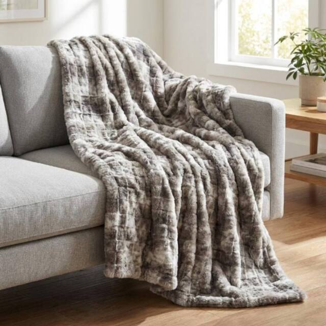 Garden Greatness Atelier Brun Marbled Faux Fur Throw in Taupe - Size: 120 cm x 150 cm - image 1