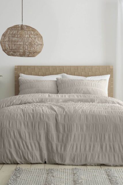 Catherine Lansfield Seersucker Duvet Cover & Pillowcase Set in Natural - Size: Super King - image 1