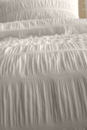 Catherine Lansfield Seersucker Duvet Cover & Pillowcase Set in Natural - Size: Super King - thumbnail 3