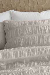 Catherine Lansfield Seersucker Duvet Cover & Pillowcase Set in Natural - Size: Super King - thumbnail 2